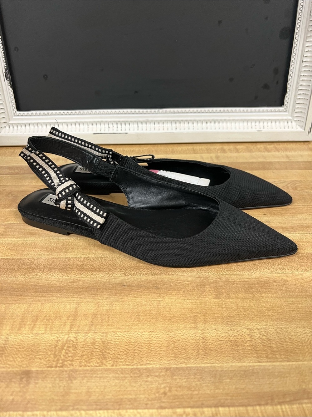Steve Madden Black pointy toe flat